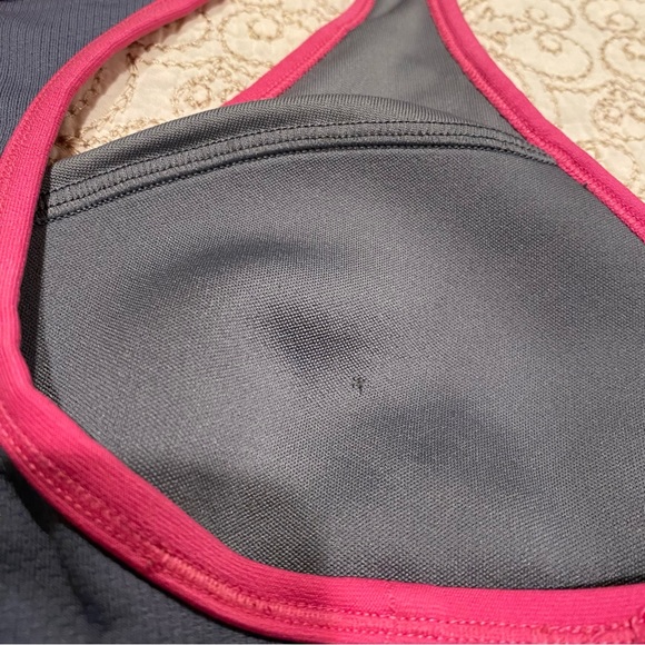 Nike Dri-Fit Women’s Workout Tank Top - Picture 8 of 9